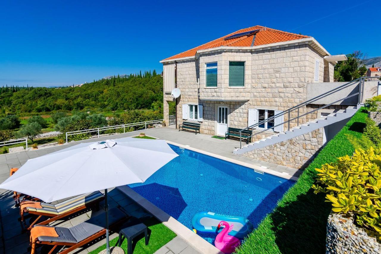 Villa Oasis Cypress Čilipi エクステリア 写真