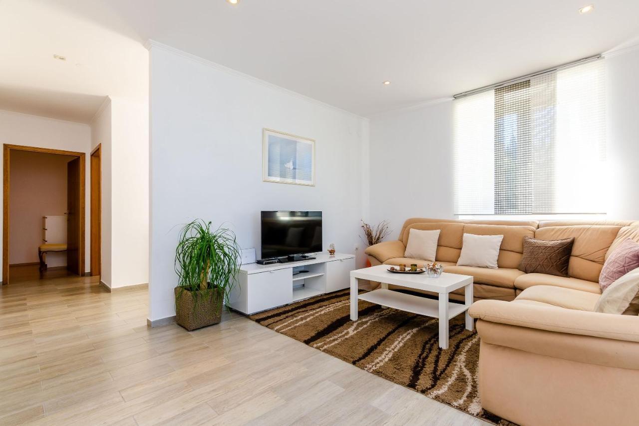 Villa Oasis Cypress Čilipi エクステリア 写真